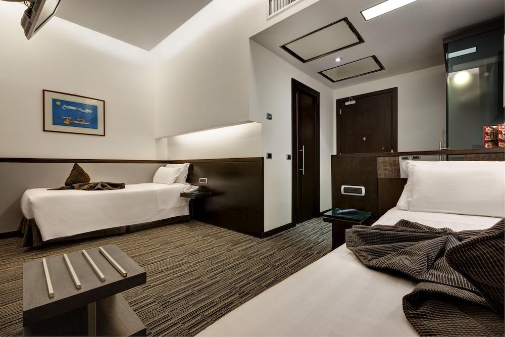 Western Universo Hotel 4*