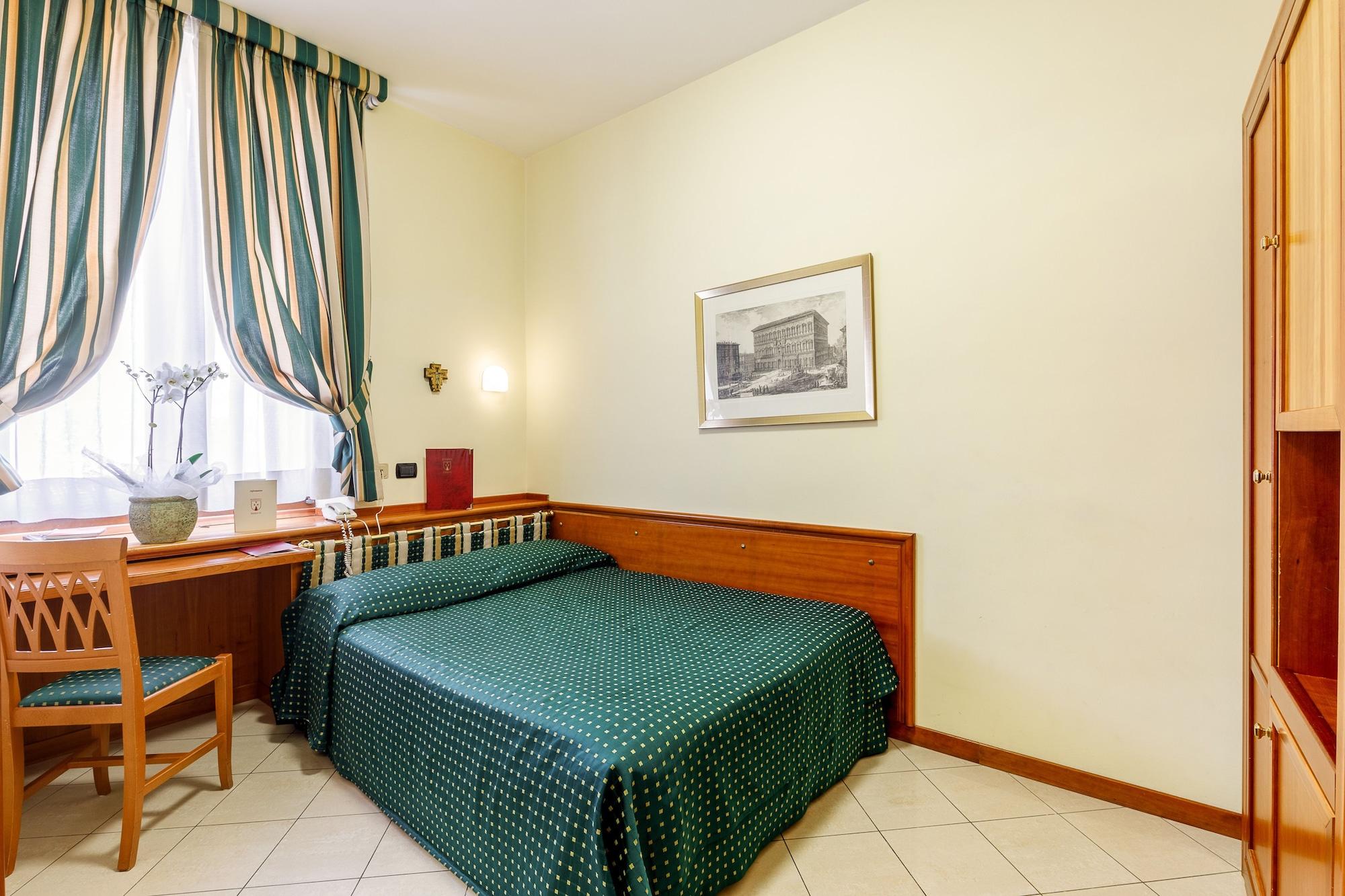Hotel Residenza Paolo Vi 4*