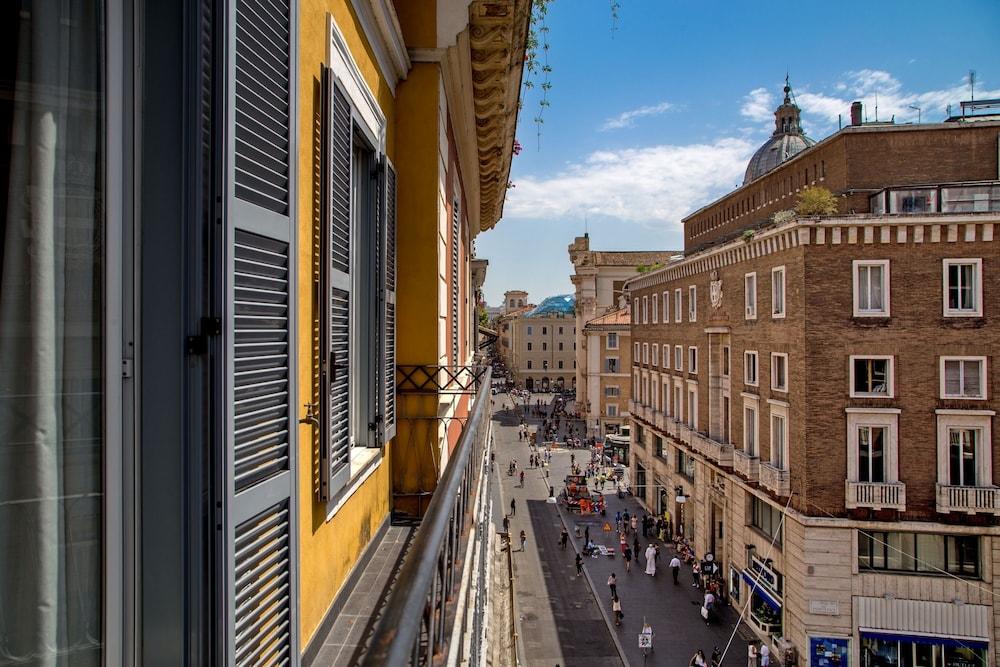 Via Del Corso Pensión 3*