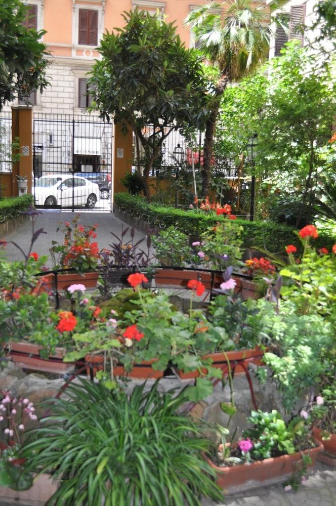 Sergio House Bed & Breakfast 2*