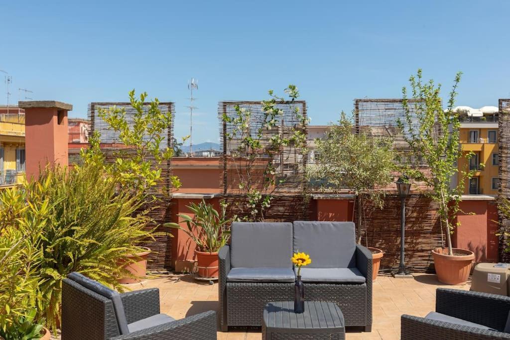 Penthouse With Jacuzzi On Private Terrace In Trastevere Apartment *