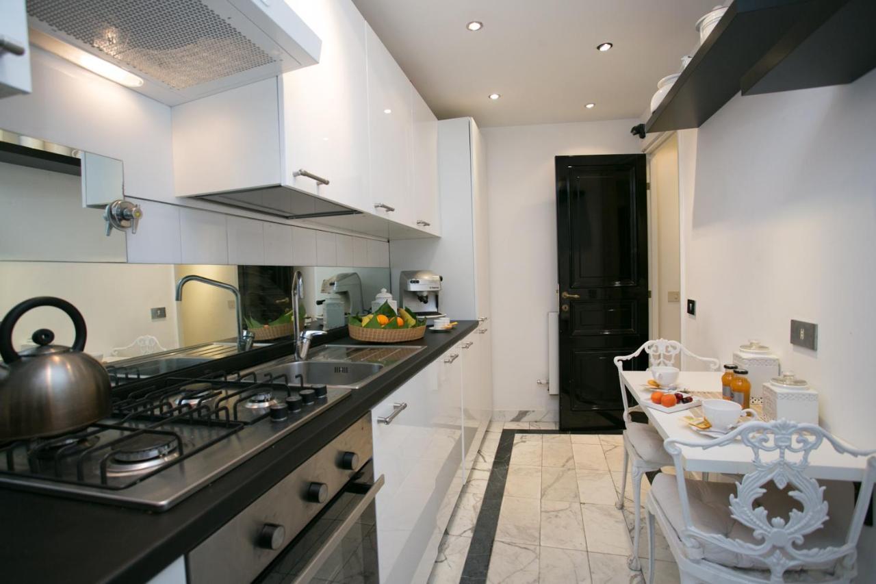 Private In Centro Storico Apartamento
