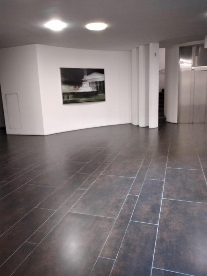 66 Apartment Rom