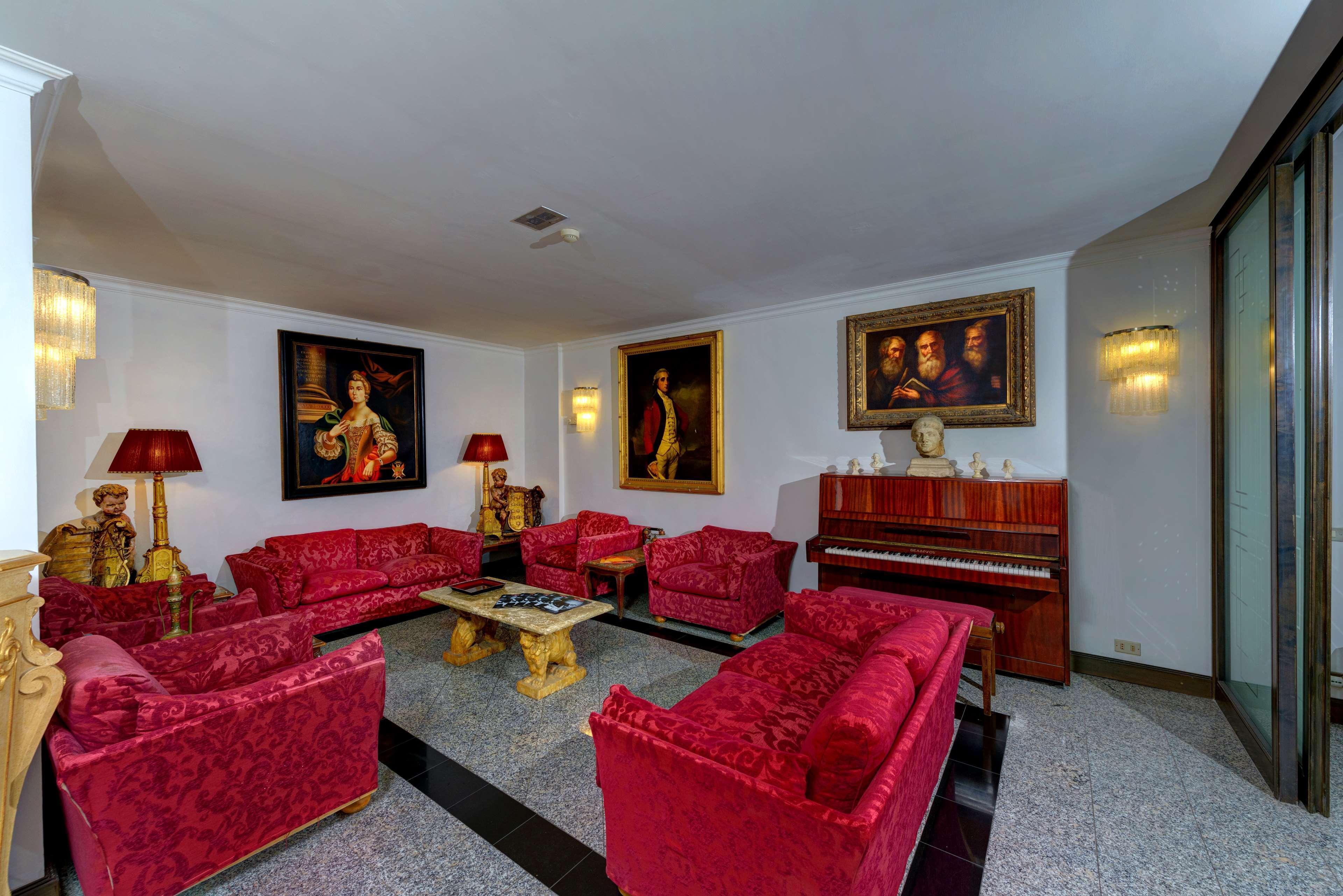 Western Rivoli Hotell 4*