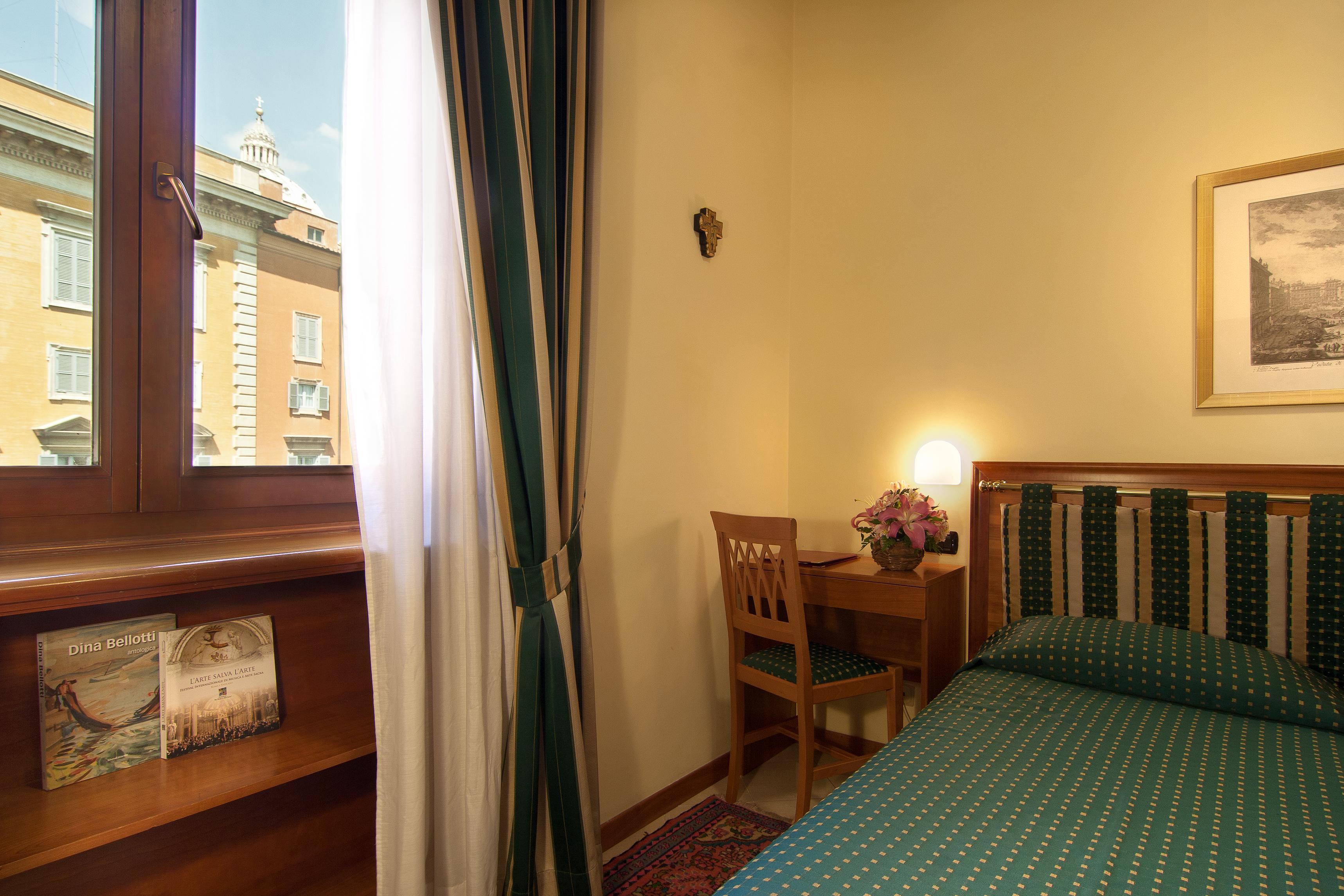 Residenza Paolo Vi 4*