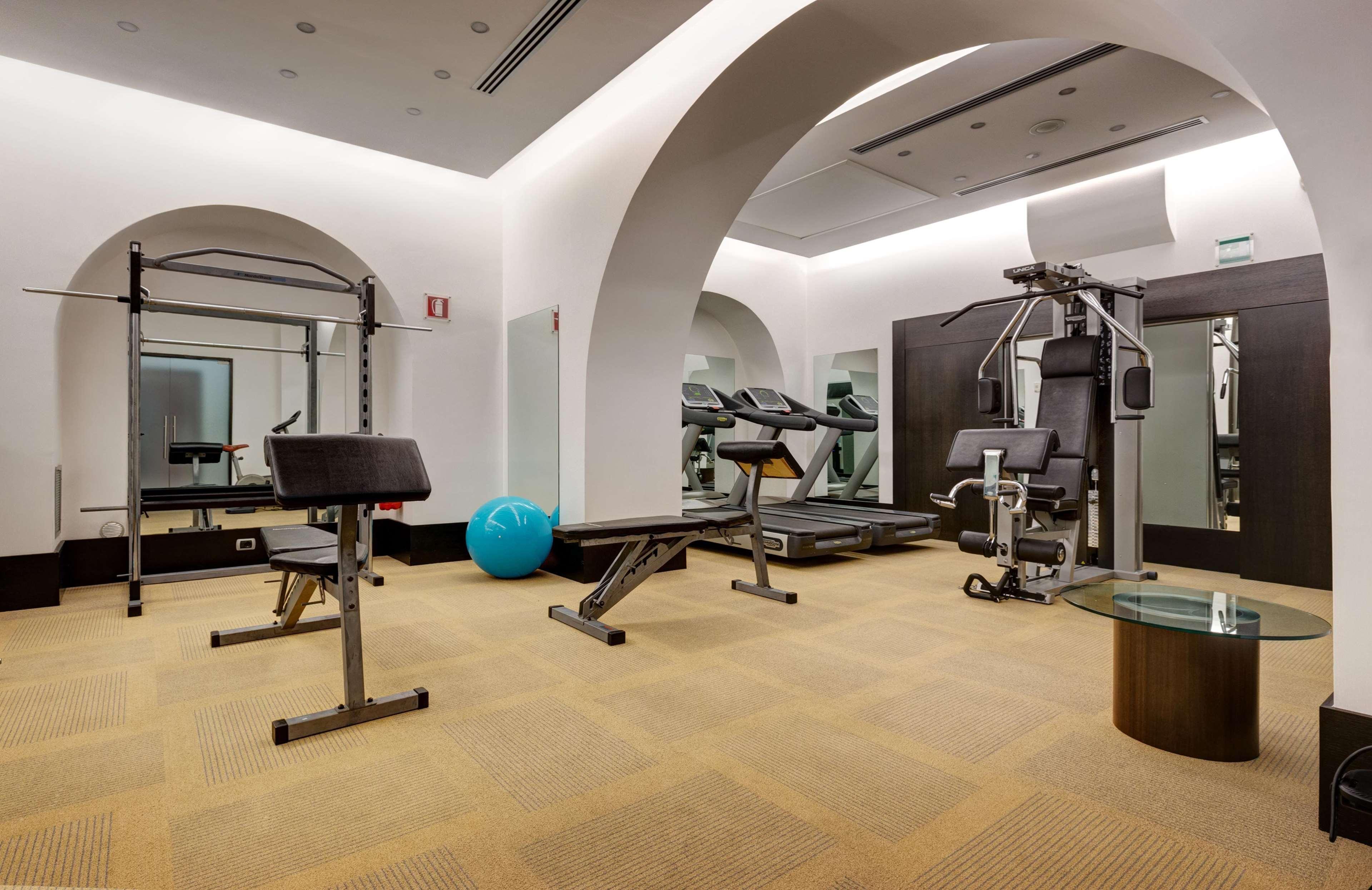 Western Universo 4* Rom