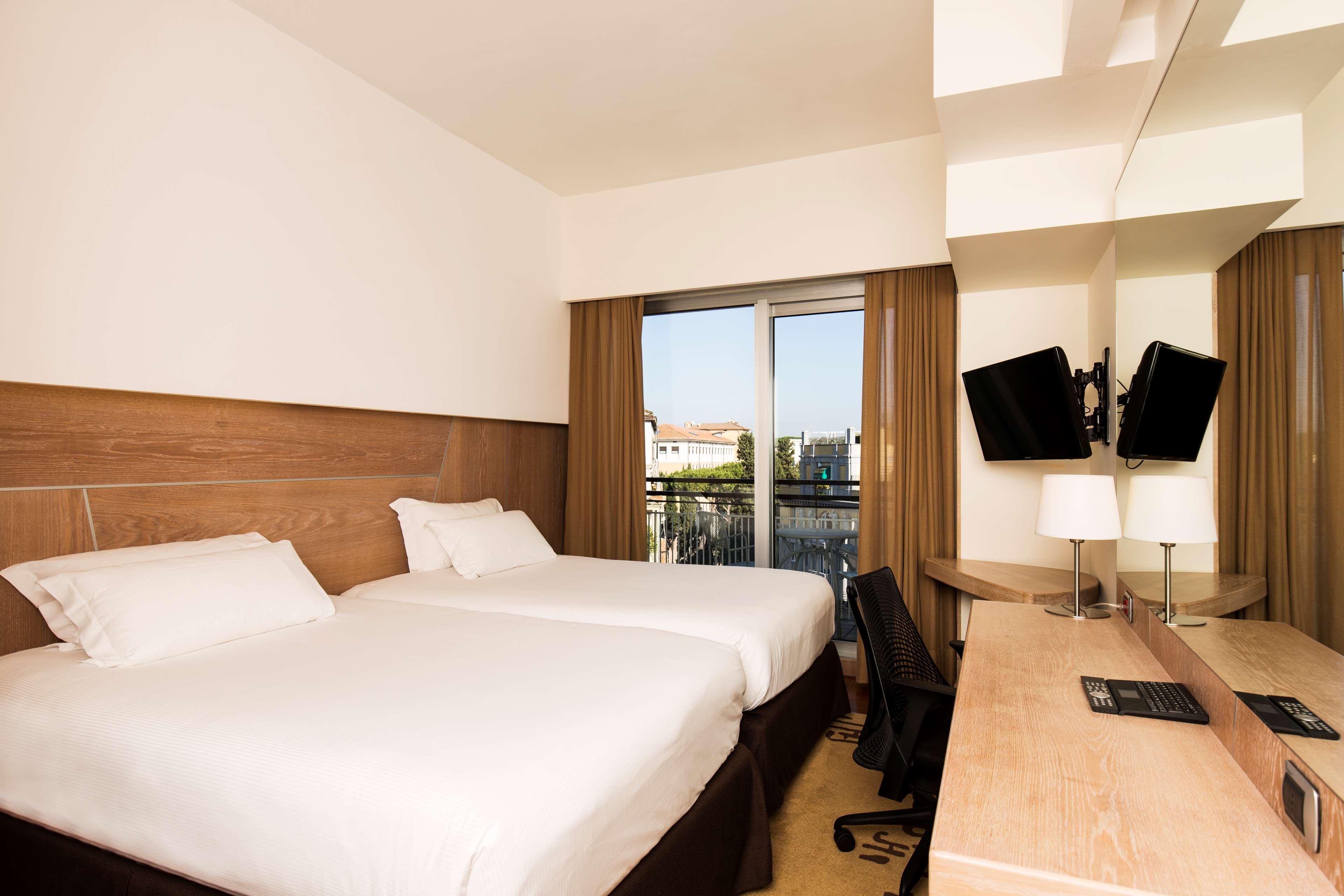 Hilton Garden Claridge Hotel 4*