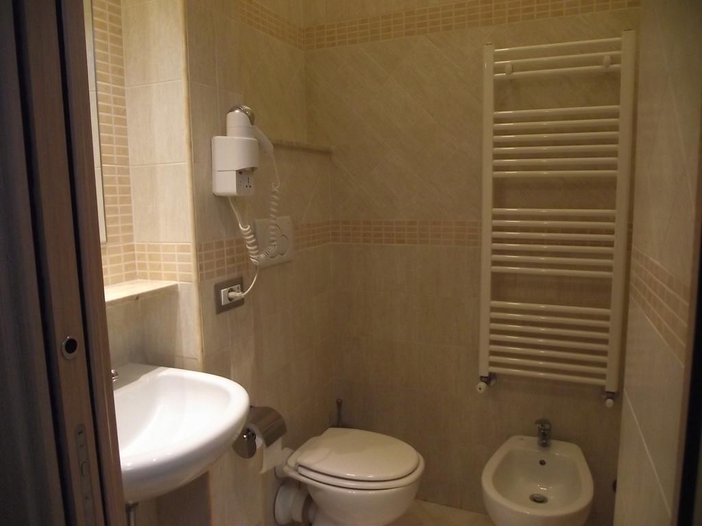 Elide Hotell 3*