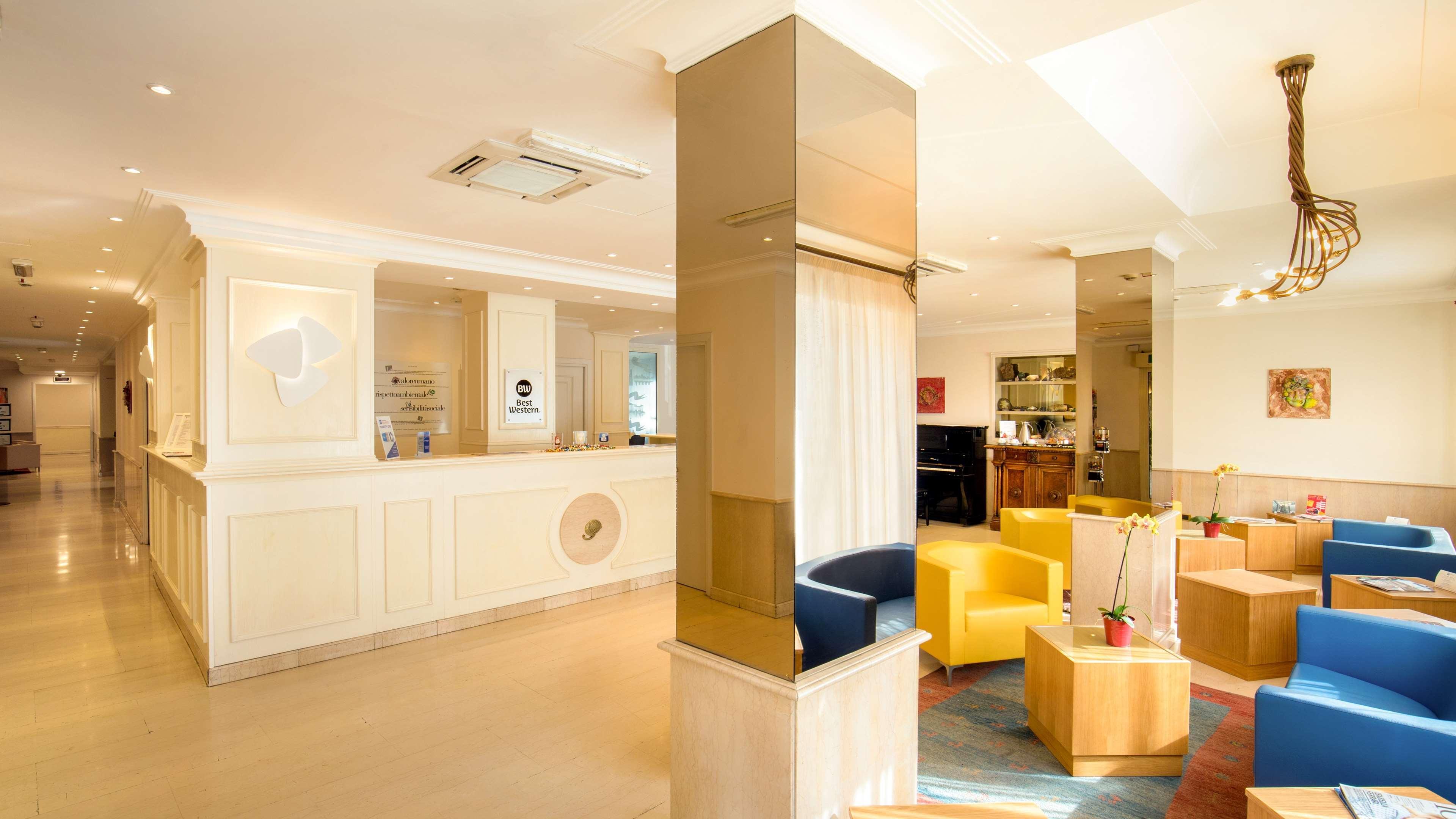 Western Globus Hotell 3*