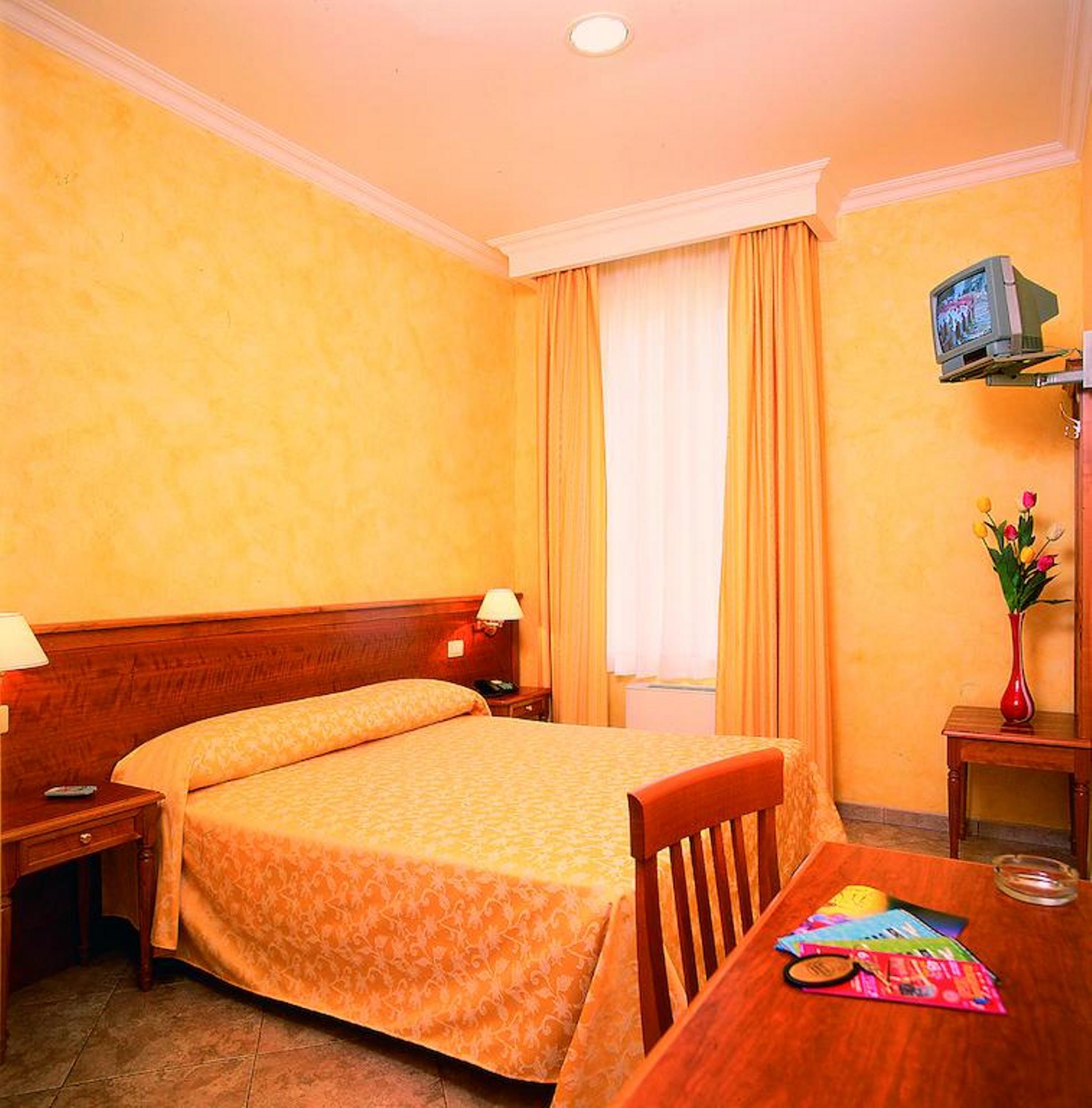 Hotel Kriss 3*
