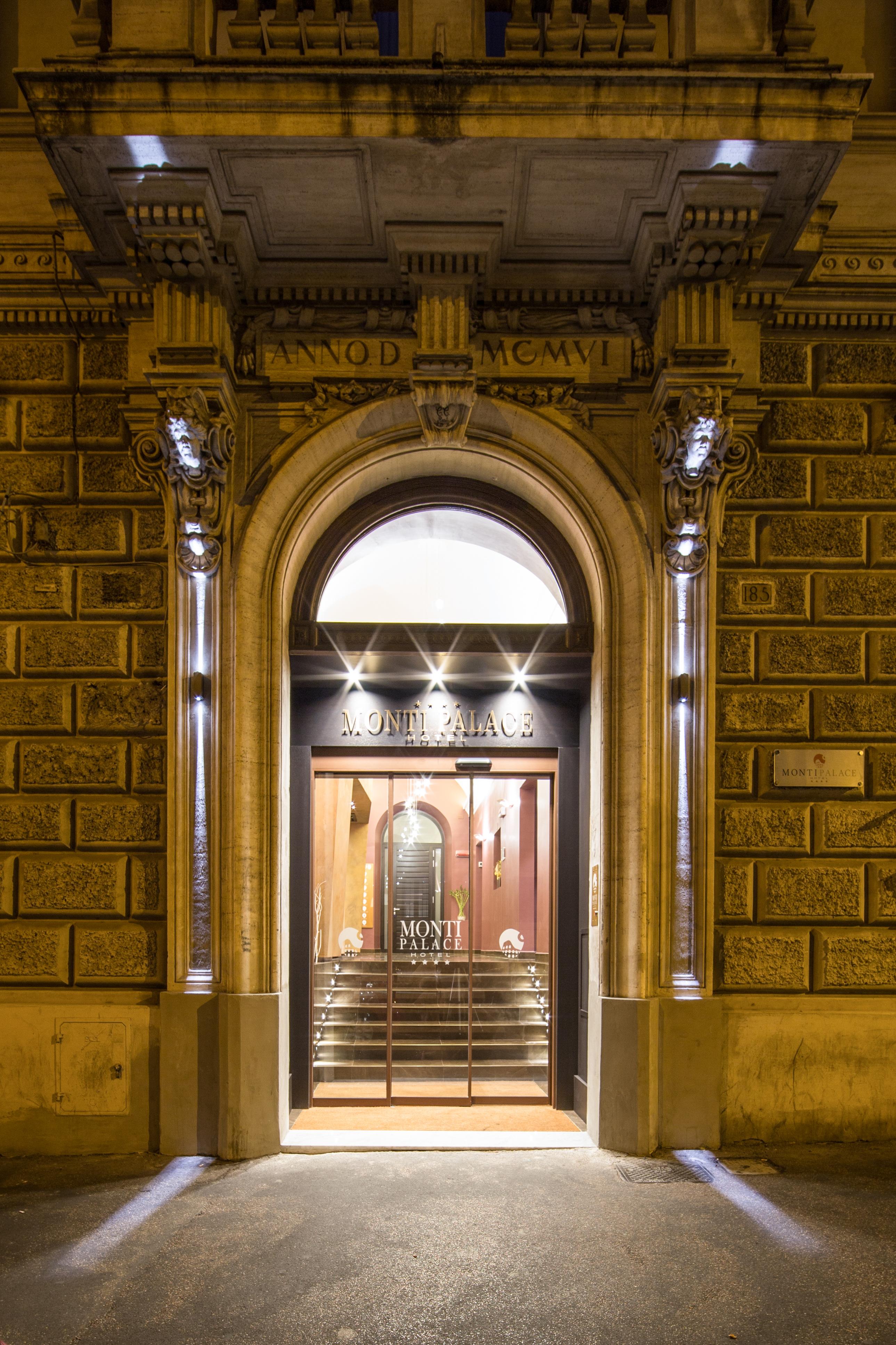 Monti Palace Hotell