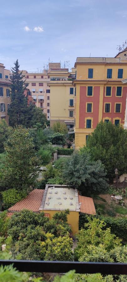 Camera Piazza Bologna Habitación en casa particular
