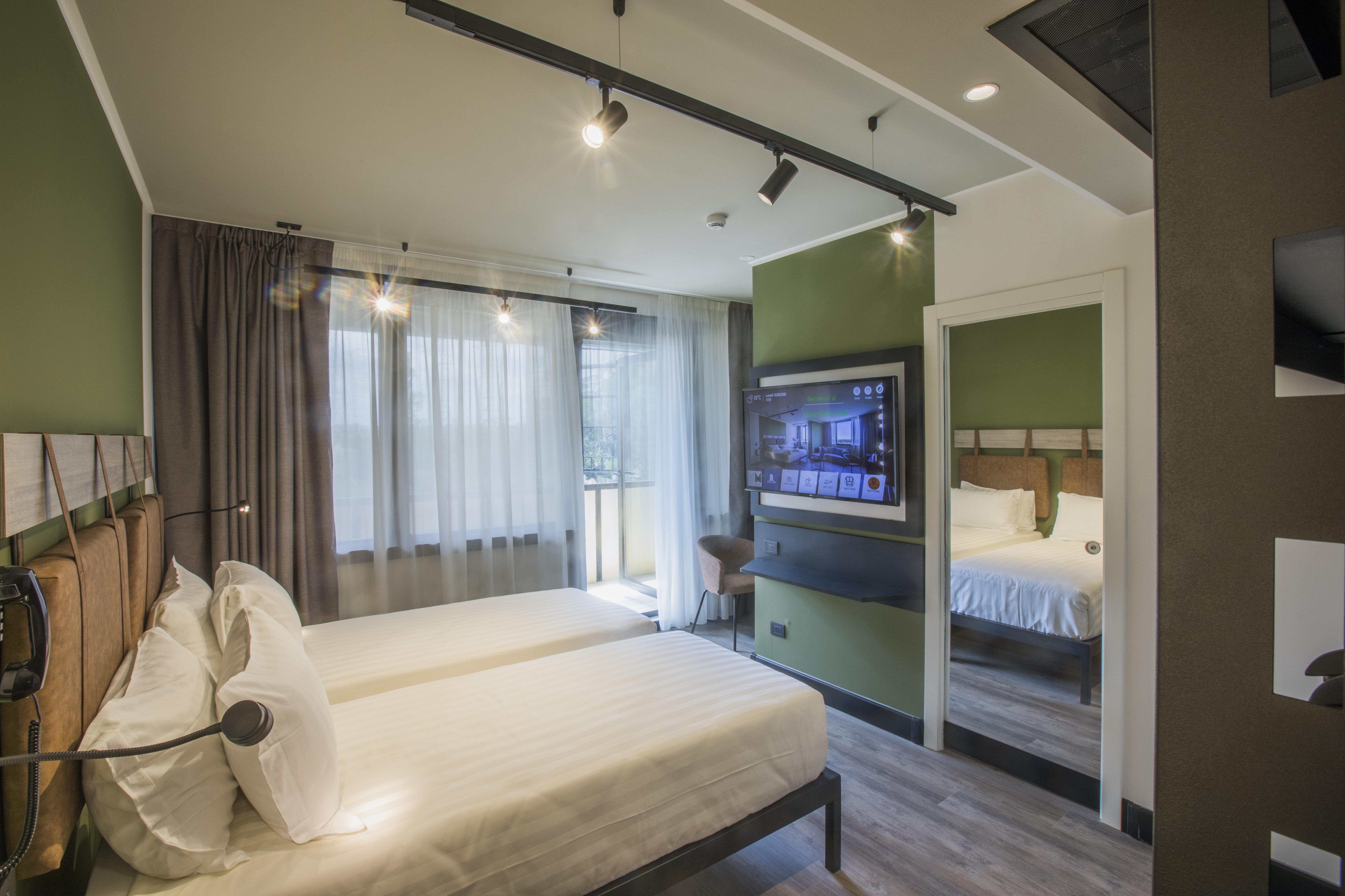 Hotell Mercure Cinecitta 4*