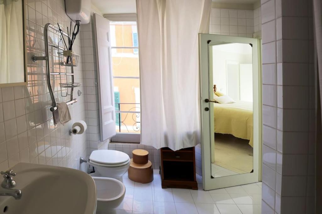 Authentic Monti 5 Mins From Colosseum Roma