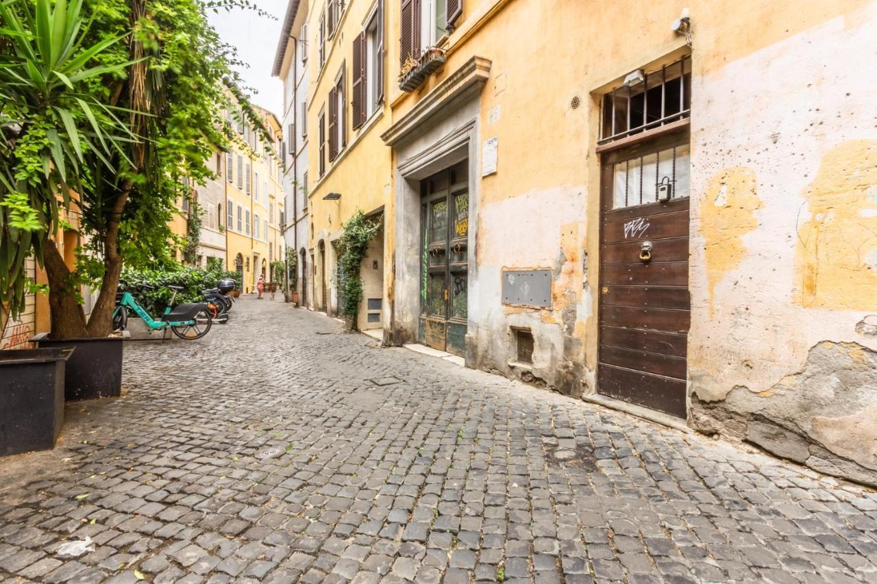 The Magic Hole * Rome