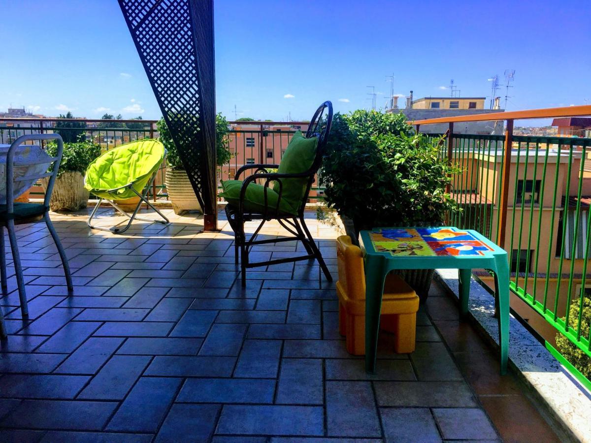 Panoramic And Bright Penthouse Is Waiting For You Apartment Rom