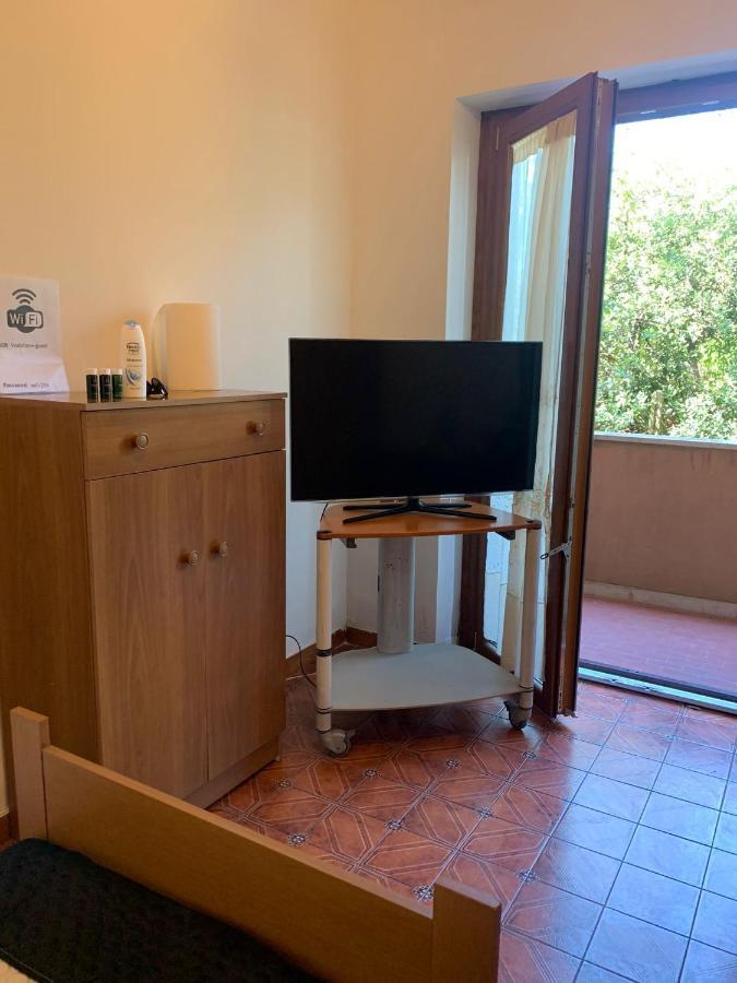 Castel Di Leva House Affittacamere *