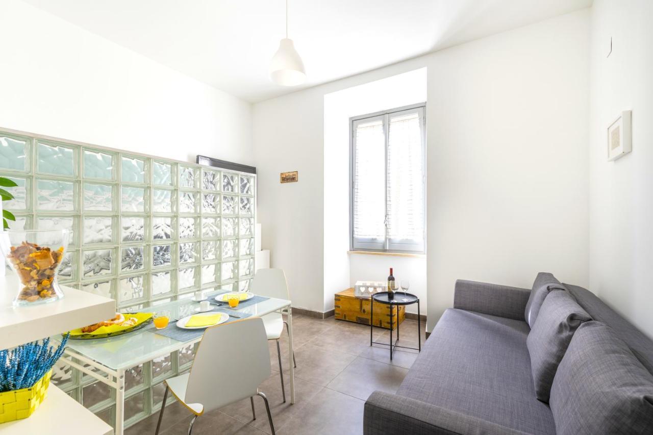 Hostly - Nicole Volturno- Full Center Apartment Rom