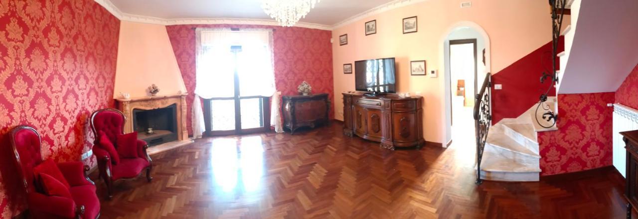 La Casa Di Tizio, Caio E Sempronio *