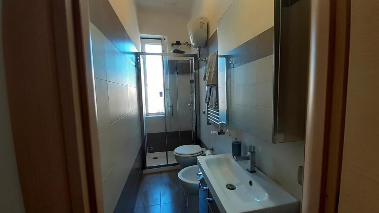 Italy's Enchanting Ambiance - A Snug In Apartamento Roma