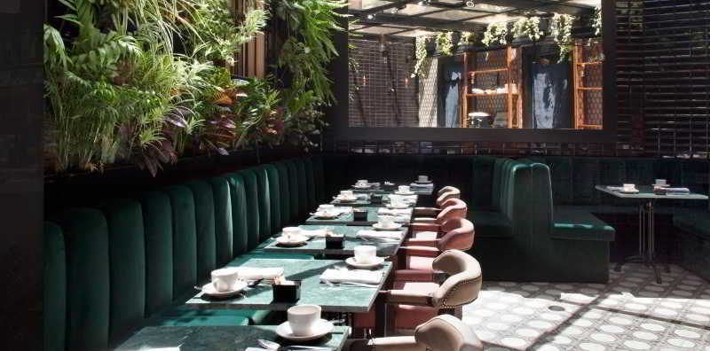 Hotel The Corner 4*