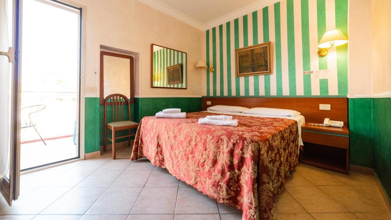 Center 3 Hotell 3*