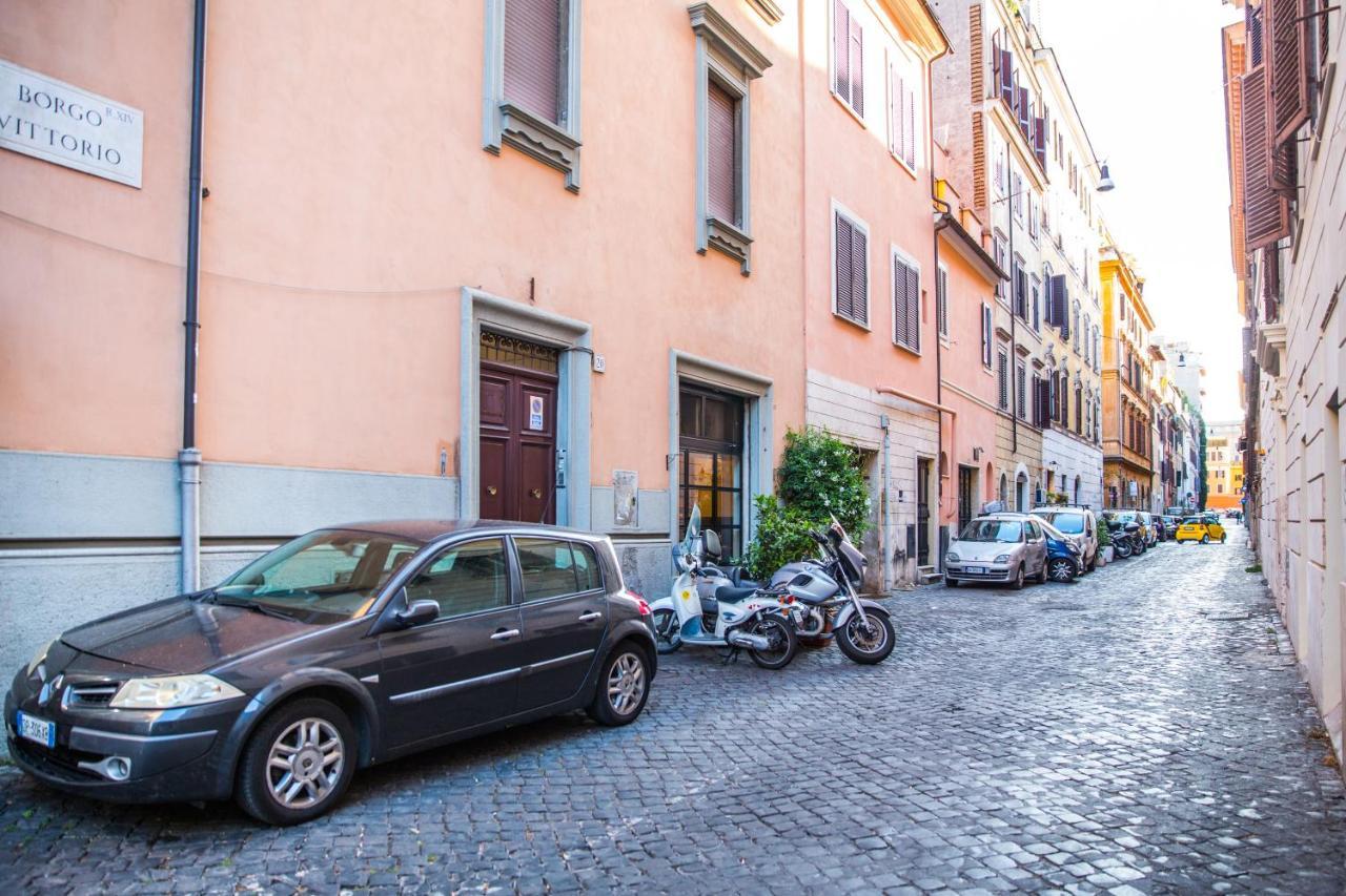Spacious With Sunny Terrace Near Vatican * Rom