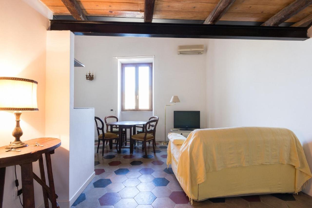 Sunny Navona Square Apartment Rom