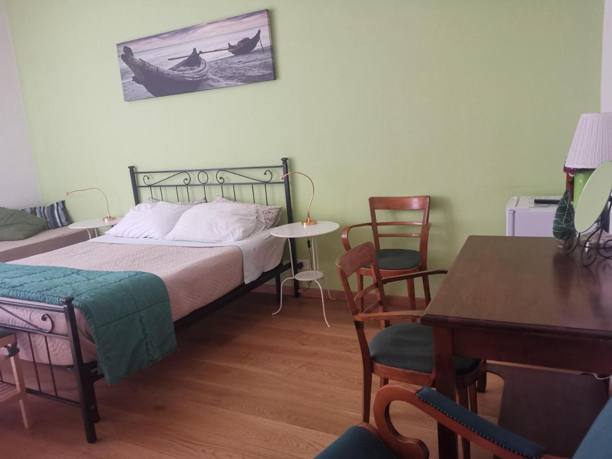 Bed & Breakfast 103 *