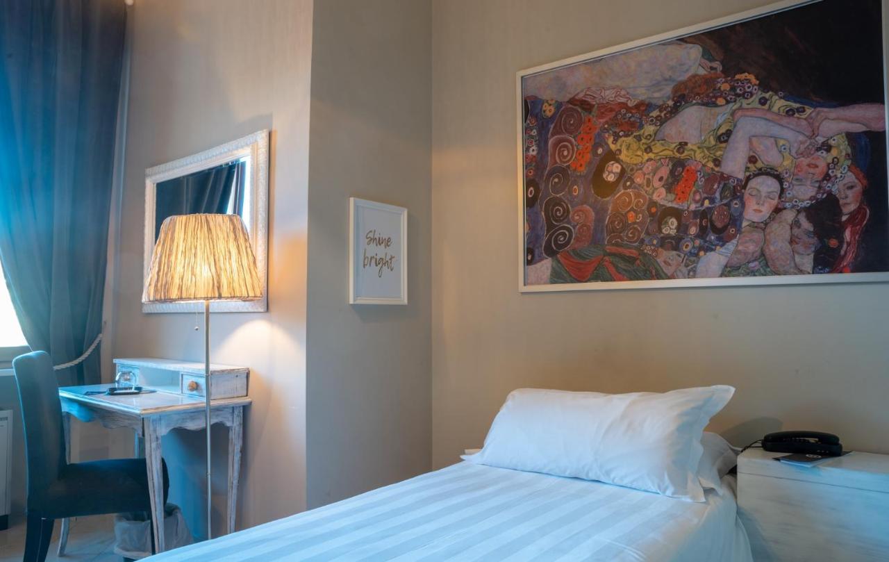 Th - Carpegna Palace Hotell