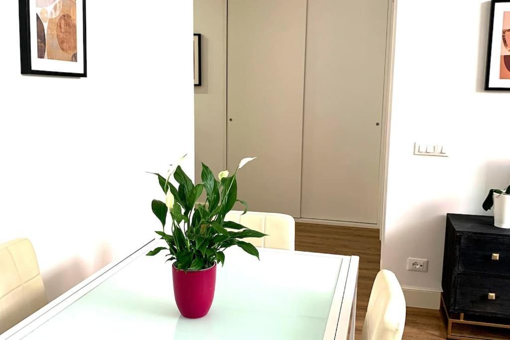 Casa Con Giardinetto Al Centro Di Apartment