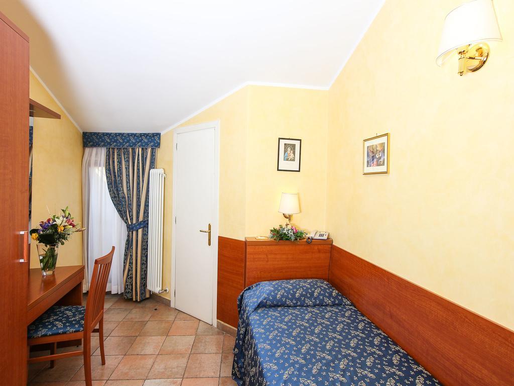 Casa Di Santa Francesca Romana A Ponte Rotto 2* Roma