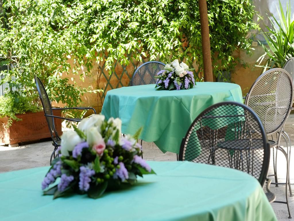 Casa Di Santa Francesca Romana A Ponte Rotto Affittacamere 2*