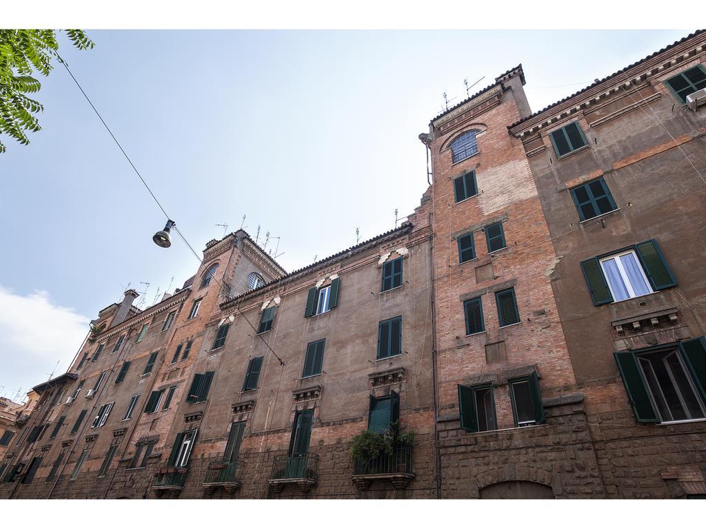 Dimora Del Papa * Roma