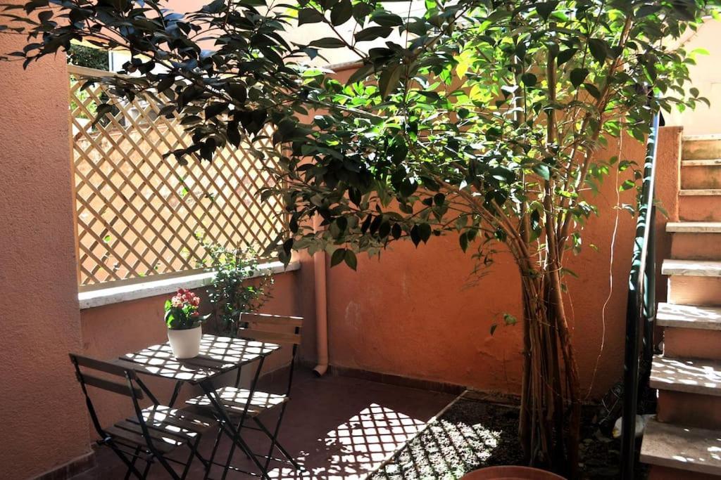 Casa Con Giardinetto Al Centro Di Apartment