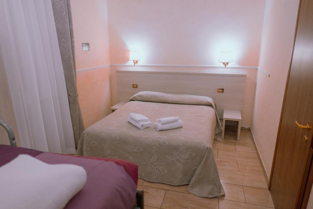 Aristotele 2* Rom
