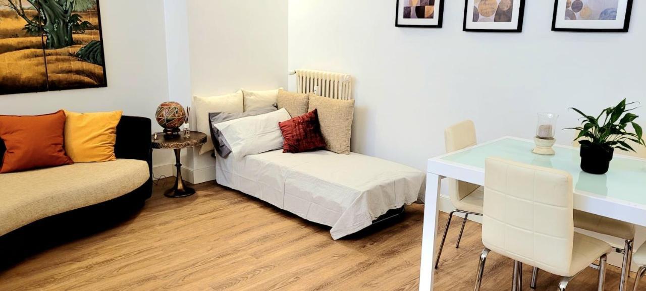 Casa Con Giardinetto Al Centro Di Apartment