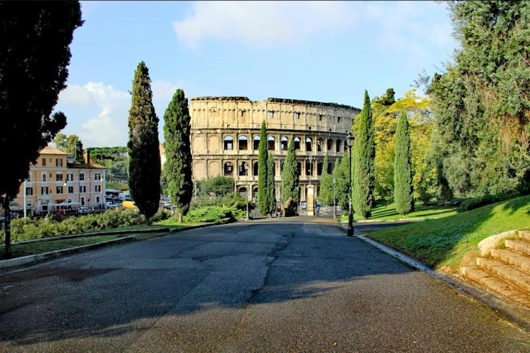 Tolli Colosseo Rome