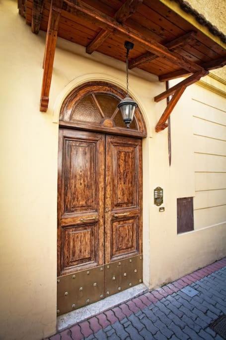 Apartamento Laura's Brother - Close To St. John's Basilica Roma
