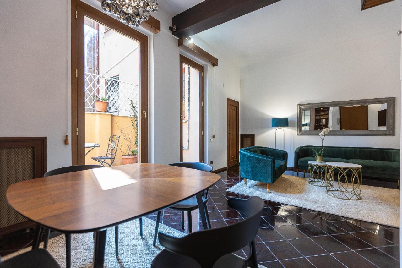 Borgo Terrace By In
