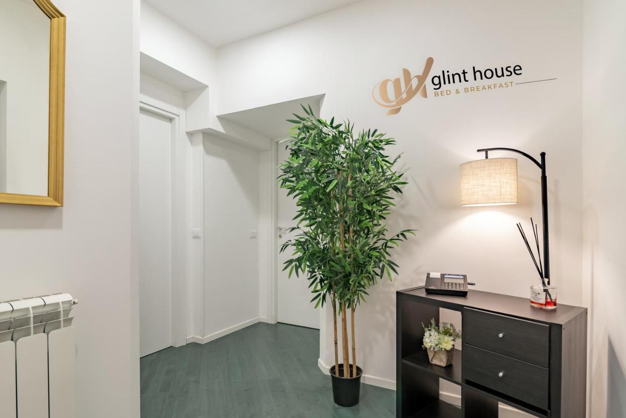 Glint House Pensión *