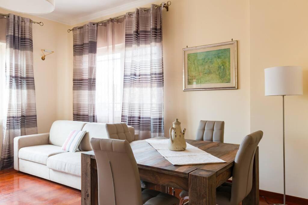 Delizioso Attico A Talenti Apartamento