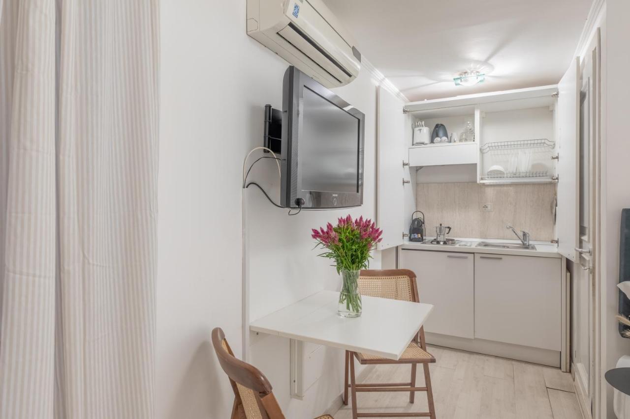 Basic - 350 M Far From Fontana Di Trevi Apartamento *