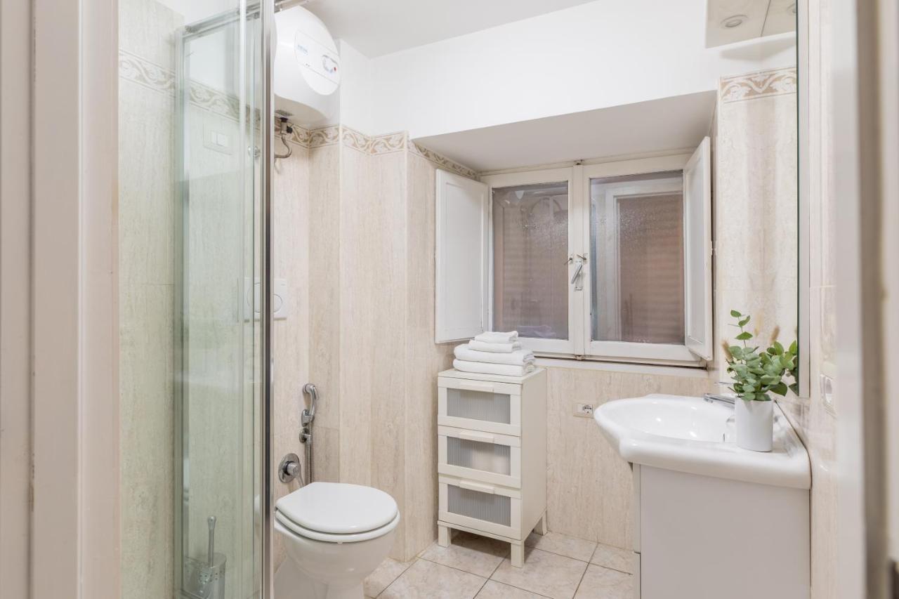 Basic - 350 M Far From Fontana Di Trevi Apartamento *