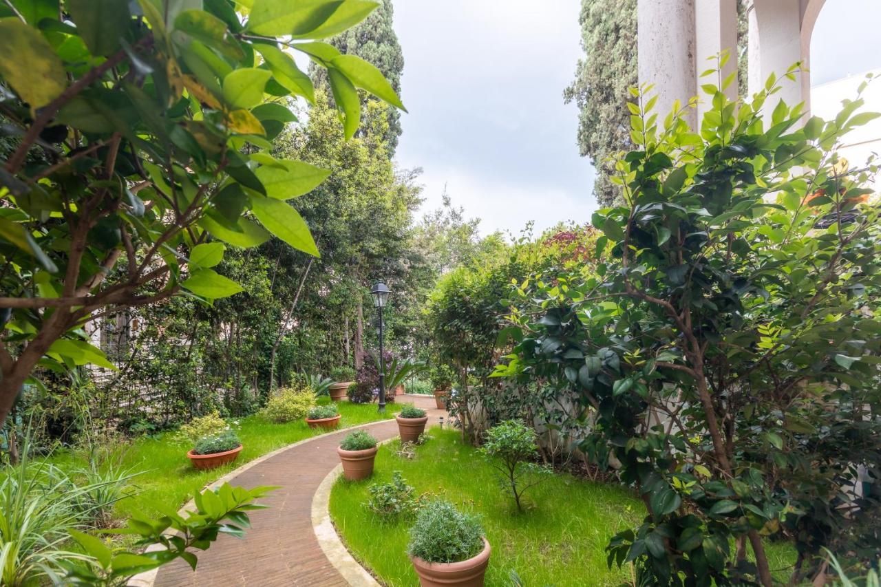 Hotell Mangili Garden
