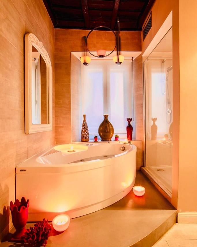 Town House Spagna- Luxury With Jacuzzi Bath Pensión *