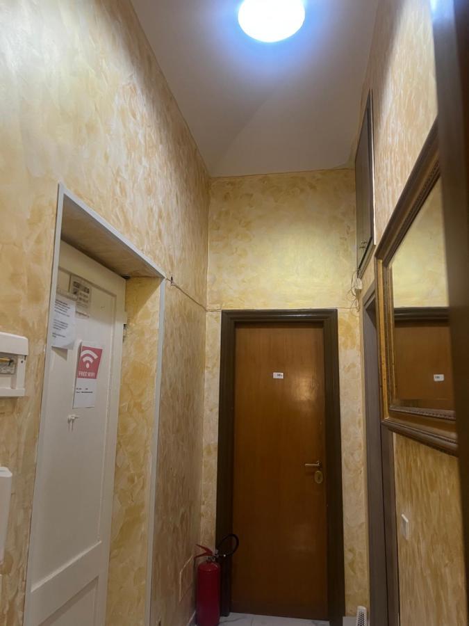 Termini Golden House Gjestgiverier *