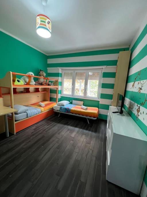 Nathan House, Due * Roma