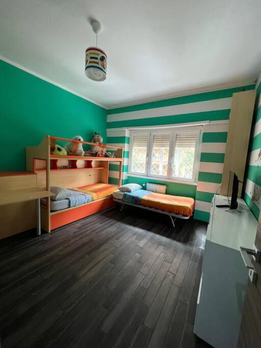 Nathan House, Due * Roma