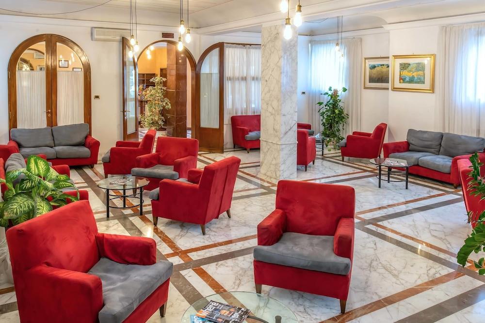 Hotell Santa Prisca 2*